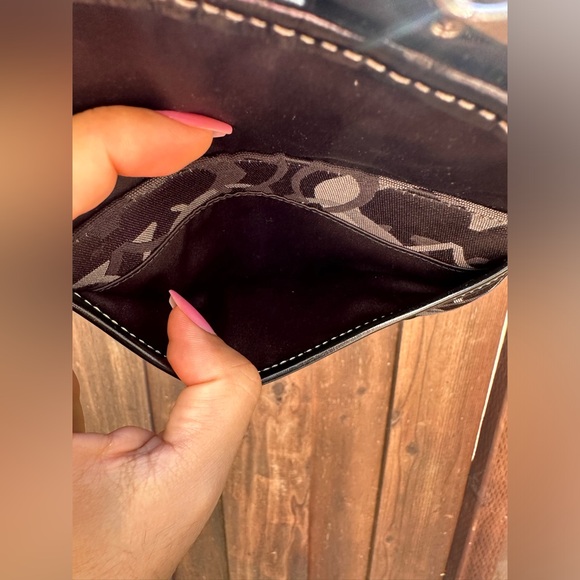 Coach Turn Lock Black/Grey Wristlet - Picture 2 of 6